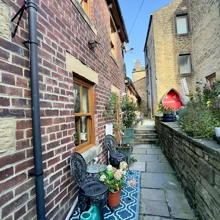 Sleeps 4 - Old - Near Pendle Hill