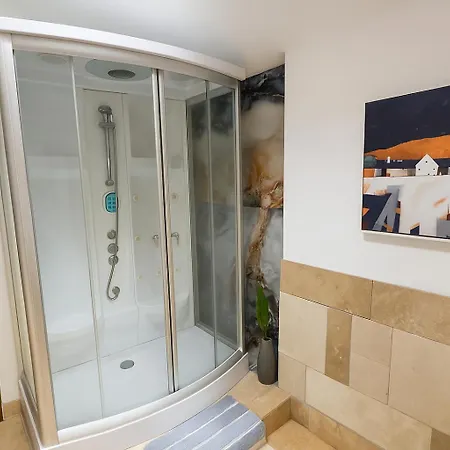 Sleeps 4 - Old - Near Pendle Hill *